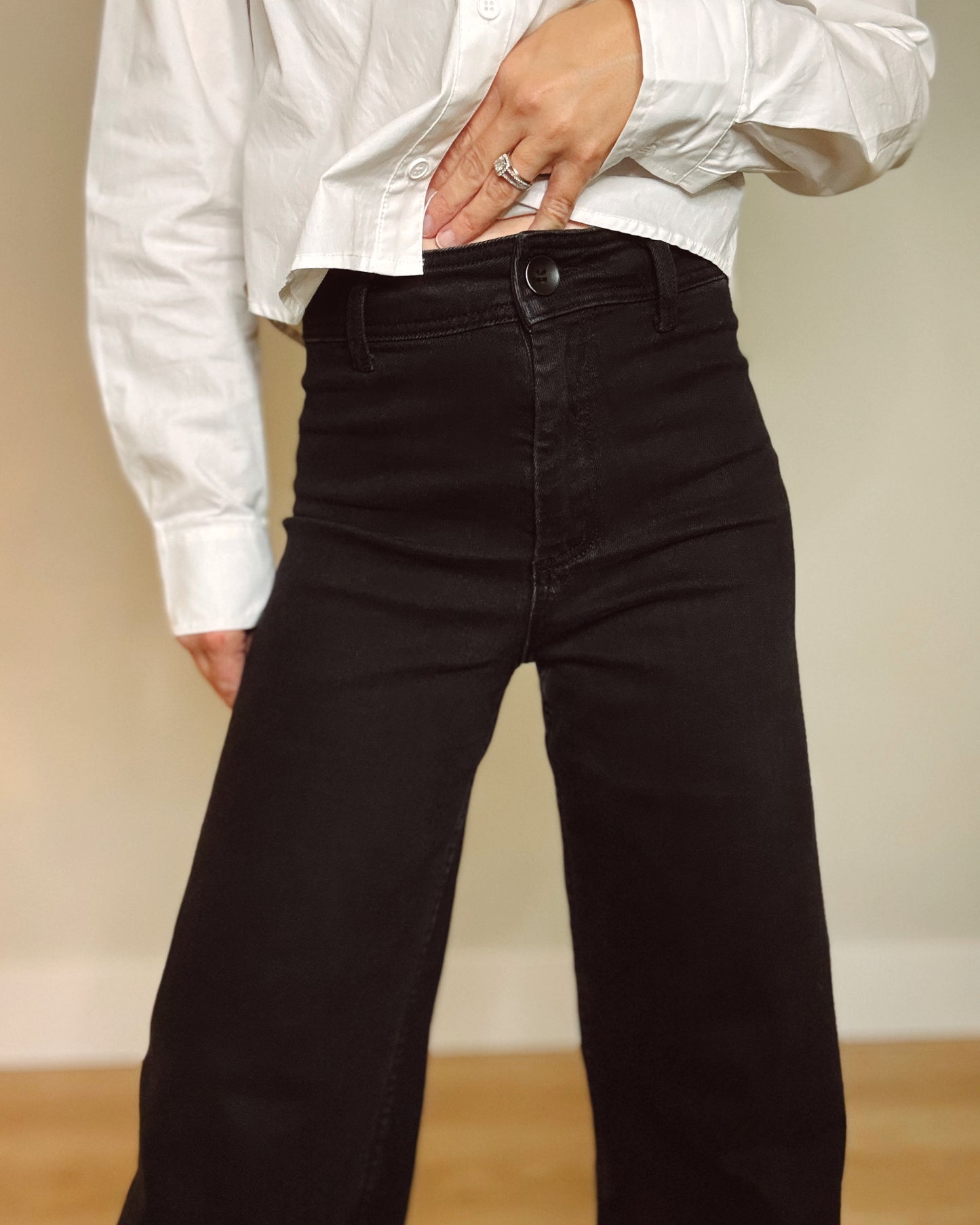 Wide Leg Raw Hem Jeans - Black