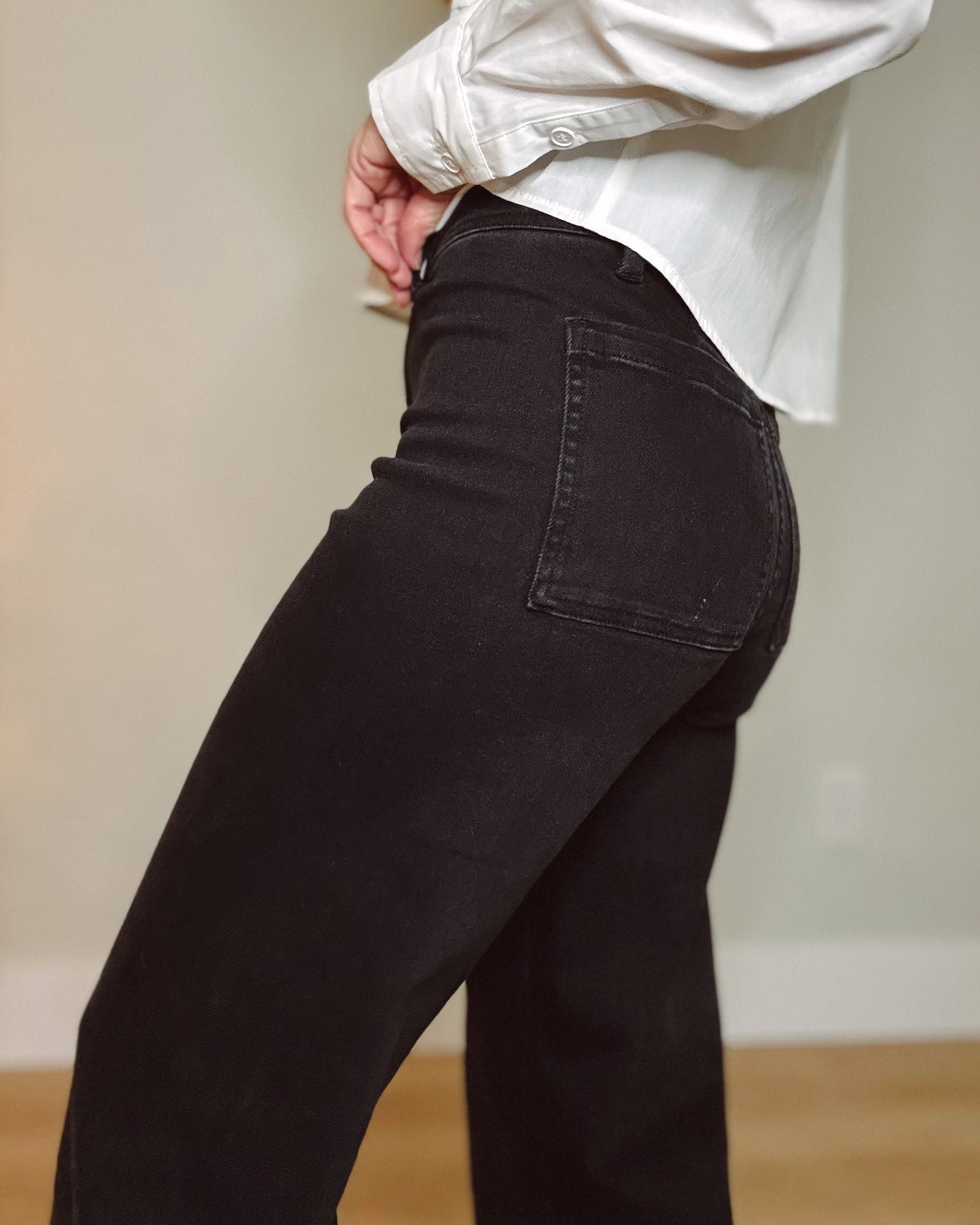 Wide Leg Raw Hem Jeans - Black